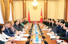越南国家主席陈大光会见白俄罗斯国民会议代表院主席弗拉基米尔·安德烈琴科