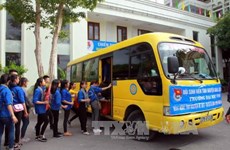  越南荣市大学的大学生志愿者积极在老挝开展志愿服务活动