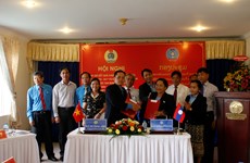 越南昆嵩省和老挝阿速坡省加强工会工作交流