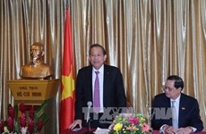张和平副总理高度评价旅新越南人的作用