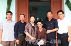 越南国会主席阮氏金银看望慰问海阳省优抚家庭