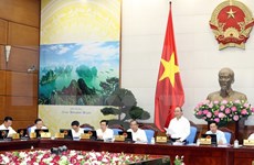 越南政府总理阮春福：继续纾解困难促进经营生产活动