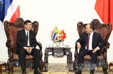 越南政府总理阮春福会见泰国立法议会议长蓬佩