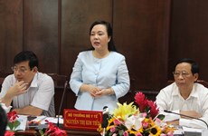 越南卫生部部长与隆安省领导举行工作会谈