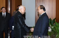 越南政府总理阮春福会见泰国枢密院主席和国家立法议会主席