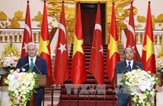 土耳其总理：越土关系发展潜力仍巨大