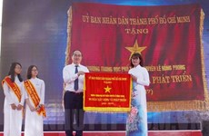 越南党和国家领导人出席各学校开学典礼