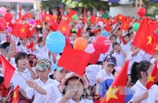 越南全国近2000万名学生和大学生进入2017—2018新学年