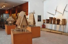 越南民族博物馆吸引游客参观 