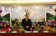胡志明市市委书记阮善仁会见越老柬三国妇女高级代表团