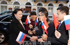 国会主席阮氏金银抵达俄罗斯圣彼得堡