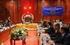老挝副总理宋赛·西潘敦访问越南前江省