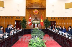 政府总理阮春福与加拿大总理特鲁多举行会谈