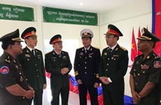 越南人民军年轻军官代表团在柬埔寨进行交流