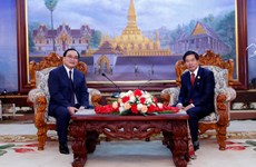 越南河内与老挝万象深化合作
