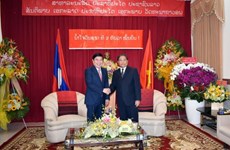 越老建交55周年：胡志明市领导祝贺老挝建国42周年