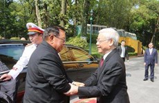 越南党和国家领导向老挝党和国家领导致贺电