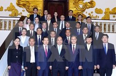 越南政府总理阮春福会见老挝外交部长