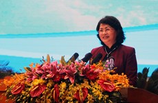 越南国家副主席邓氏玉盛：将竞赛奖励工作与中央各项决议和指示相结合
