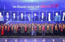 2017年越南100名模范青年企业家表彰大会在河内举行