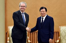 越南政府副总理郑廷勇会见欧洲投资银行副行长乔纳森·泰勒