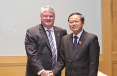 越南国会副主席杜伯巳会见加拿大议会代表团