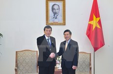越南政府副总理范平明会见日本参议院议员代表团