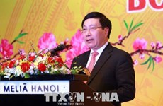 越南政府副总理范平明会见各国驻越外交使团代表