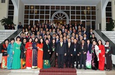 阮春福总理：侨胞们同政府和全民一道努力 建设日益繁荣发展的国家