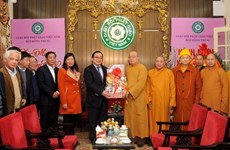 河内市委书记黄忠海给越南佛教协会领导拜年