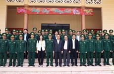 阮春福总理检查得农省武装力量战备工作