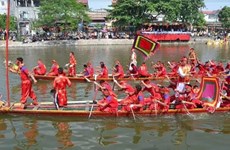 河内市首次举行传统龙舟赛