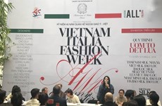 庆祝越意建交45周年之2018年越南-意大利秋冬时装周在河内举行