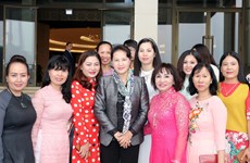 越南国会主席阮氏金银会见越南中小企业协会代表