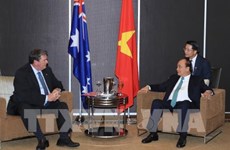 阮春福总理会见正对越南进行投资的澳大利亚企业领导代表