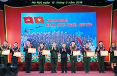 2017年越南全军模范青年表彰大会在河内举行