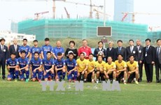 韩国总统文在寅与越南U23国家队和主教练朴恒绪进行交流