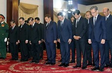 多支国内外代表团前来吊唁原政府总理批潘文凯
