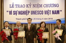 20名河内市民荣获“致力于越南UNESCO 事业”纪念章