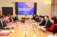 越南国家副主席邓氏玉盛造访澳大利亚皇家墨尔本理工大学