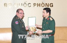 越南人民军总参谋长会见柬埔寨王国皇家武装最高指挥部副联合参谋长
