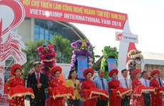国内外100多家企业参加第二次越南虾业技术展览会