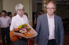 诺贝尔奖获奖科学家讨论越南科学与发展问题