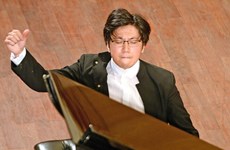 越南钢琴家刘鸿光荣获国际钢琴大赛二等奖