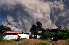 印尼默拉皮火山再喷发  周边居民被迫疏散