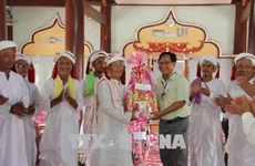 平顺省领导庆祝信奉回教占族同胞的2018年拉姆弯节 