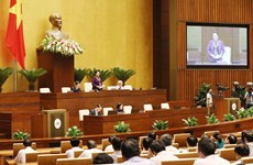 越南第十四届国会第五次会议：11日国会代表集中对两个法案建言献策