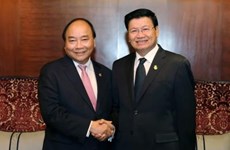 阮春福同老挝政府总理通伦·西苏里举行会谈