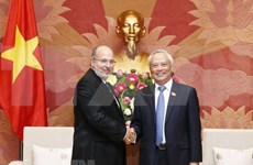 越南国会副主席汪周刘会见古巴外交部代表团一行