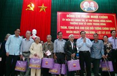 越南领导代表组团探访慰问广治和清化两省优抚家庭